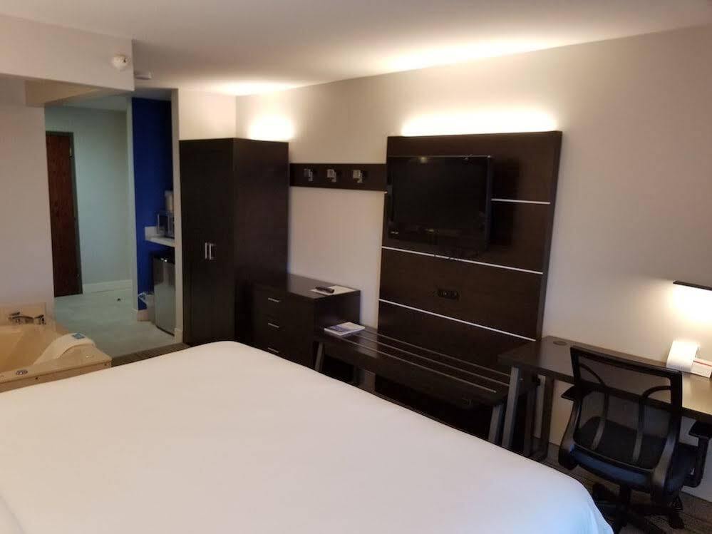 Holiday Inn Express Birch Run-Frankenmuth Area By Ihg Екстериор снимка